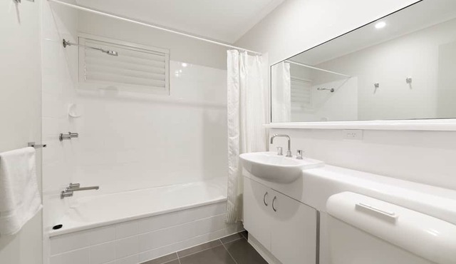 Mt Ommaney Hotel Apartments