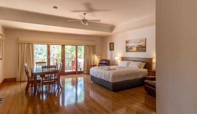 Birdwood Motel