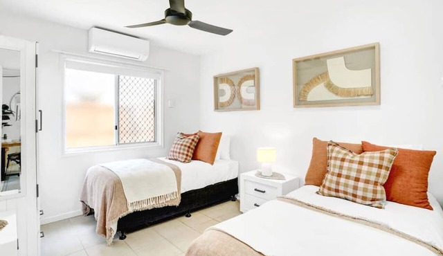Tropical Terraces - Modern Coastal Retreat Near the Heart of Cairns