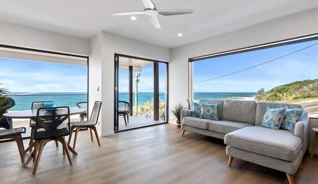 SPECTACULAR "THREE BAYS"