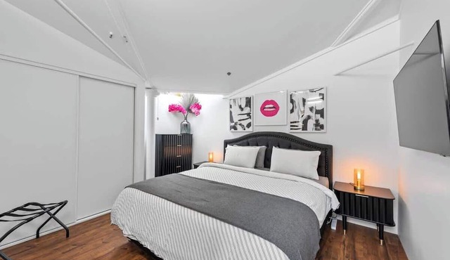 Woolstore Elegance ~ 2Bed/2Bath/1Car ~ Teneriffe
