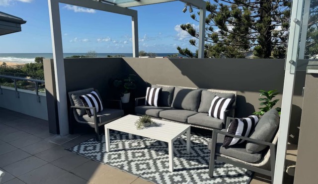 Amazing Currimundi Lakefront Ocean Penthouse