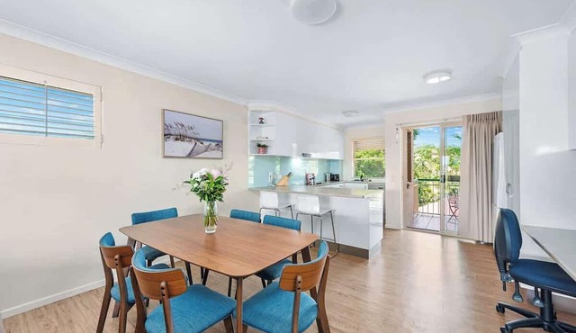 Bright & Breezy ~ 2 Bed/2 Bath/1 Car/Views!
