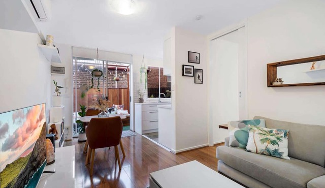 Snug St Kilda Apartment with Private Courtyard