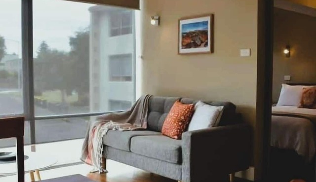Sandy Bay Unit next to Casino, 5 min to CBD