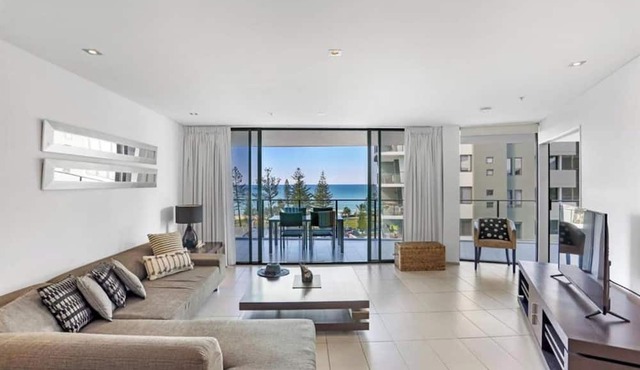 Ambience on Burleigh Beach