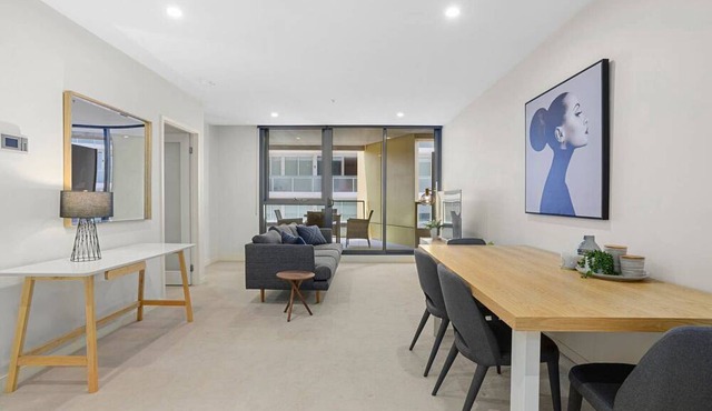 YARRA · YARRA Toorak Rd & Chapel St. Pool, Gym & Parking