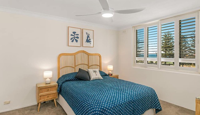 Rainbow Pacific Unit 8- Ocean views over Rainbow Bay Coolangatta with free Wi-Fi
