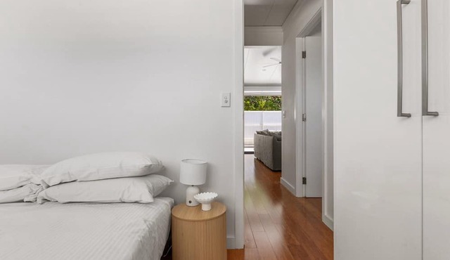 Relaxing 2-Bed Home Close to Beaches and Parks