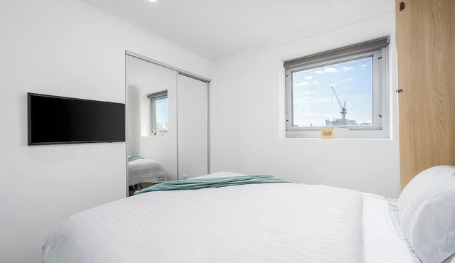 Bellview Bright | Balcony | City view | 50m Train