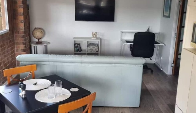Quaint studio with AC in friendly Kuluin neighborhood
