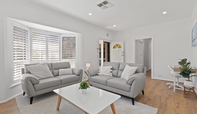 Quiet 2-Bed Retreat with Private Courtyard
