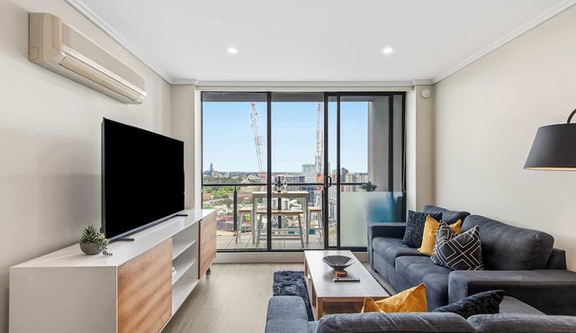 Skyline Escape Melbourne| Pool,Gym & Walk to Crown