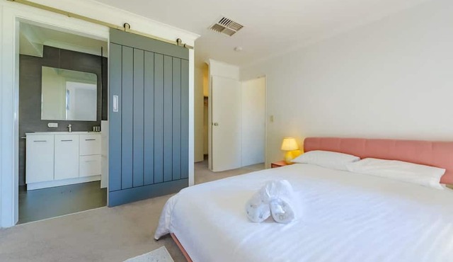 Bright Airy Retreat with Garden