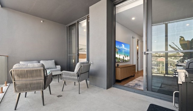Charming 1-Bed with Rooftop Access & Parking