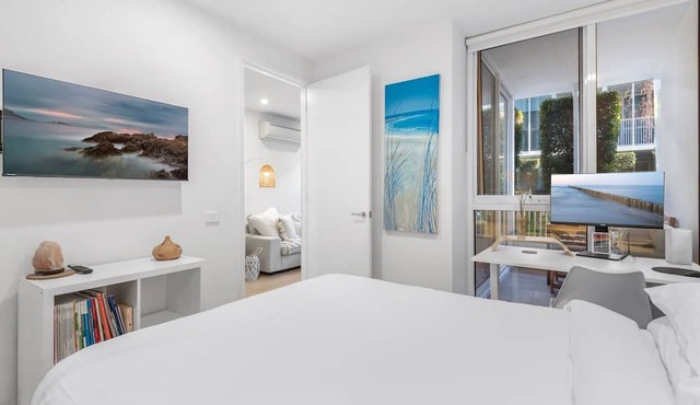 Brighton 1-Bed Apartment with Balcony & Parking