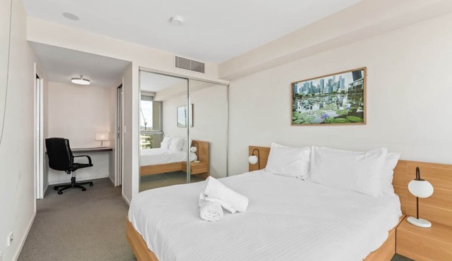 Kangaroo Point 2-Bed Flat with Gym & Pool
