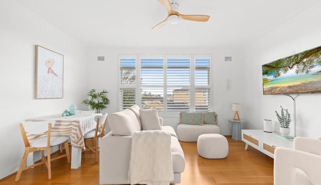 Bright 2-Bed Flat with Balcony in Vaucluse