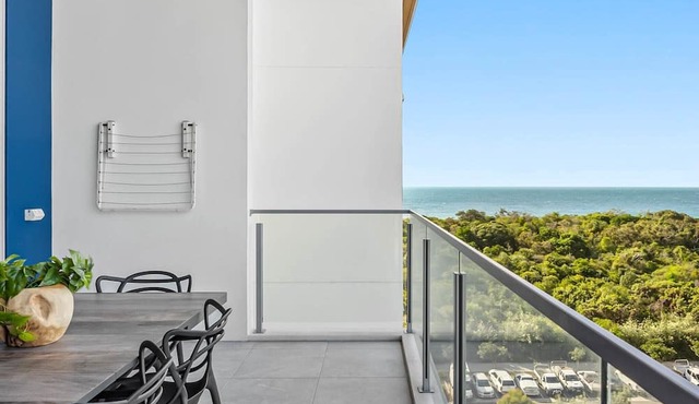 Waterfront 2-Bed Oasis - Pool, Steam, Jacuzzi, Gym