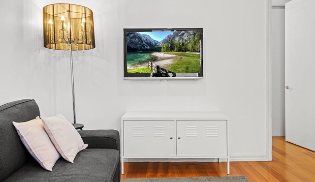 Convenient Apartment in heart of Carlton