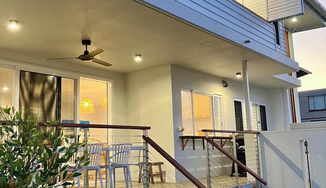 Pet-friendly Coastal Escape, Sleeps 8, 4min walk to the beach with a Sauna!