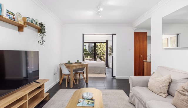CBD Edge 1BR on Mounts Bay Road