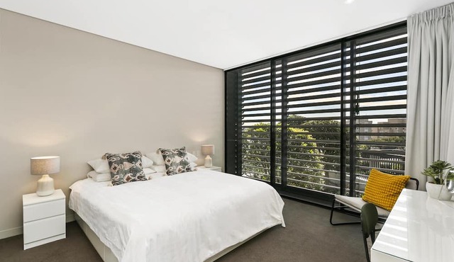 Sydney - PYRM2 - Distillery Drive - Stylish 2BR + Study with Pool Gym Near Darling Harbour The Star Casino