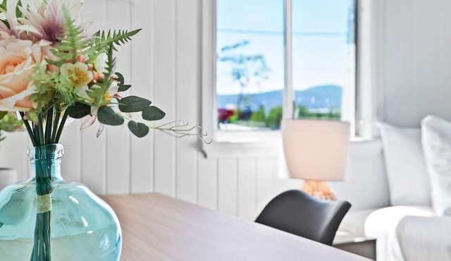 Escape to The Loft- Elegant Urban Retreat with Coastal Charm – Spacious & Stylish Loft