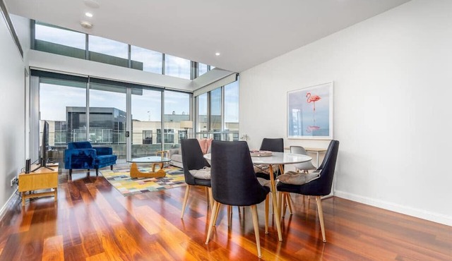 2BR Apt Near Parliament House