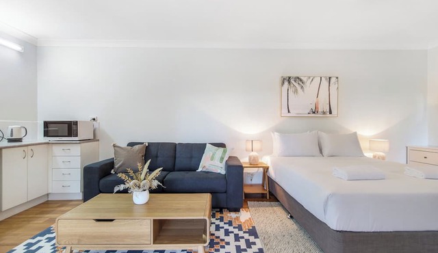 Relaxing 3BR+granny flat holiday home close to Sawtell, pet-friendly, large garden