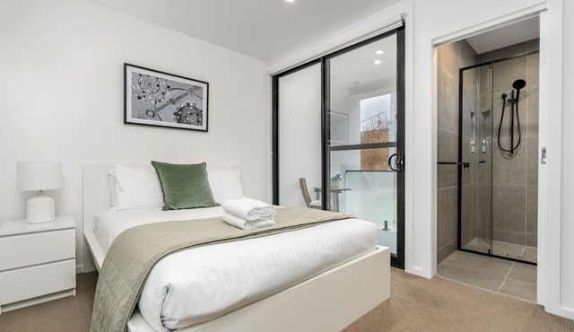 2-Storey Lumiere Townhouse w/Private Courtyard