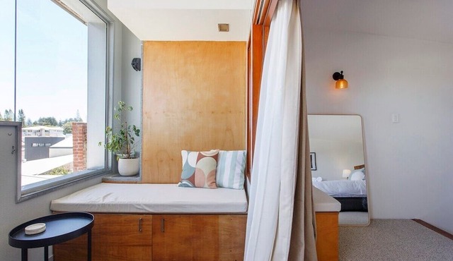 Located in the Old Tannery just minutes walk to Central Fremantle's vibrant City Centre. What you will enjoy: * Peaceful location yet central to markets * Free secure parking for 1 car undercover * Climate controlled air conditioning *