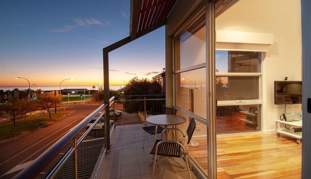 Semaphore Blue Apartments