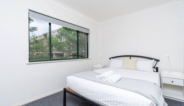 2BR Apartment Close to Glebe Park & Canberra City