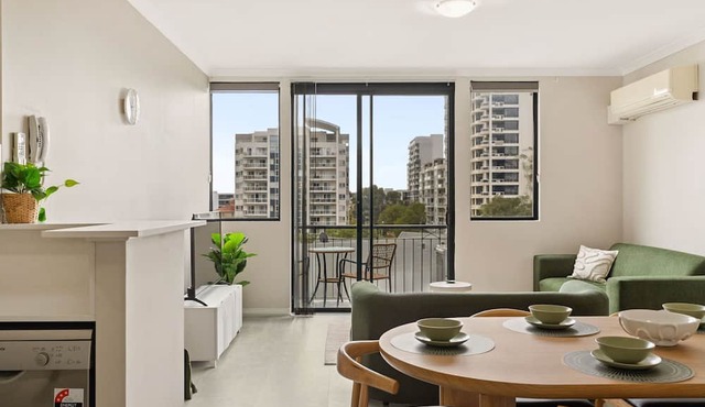Spacious 2BD 2BTH Apartment in East Perth - Close to OPTUS, WACA and CBD