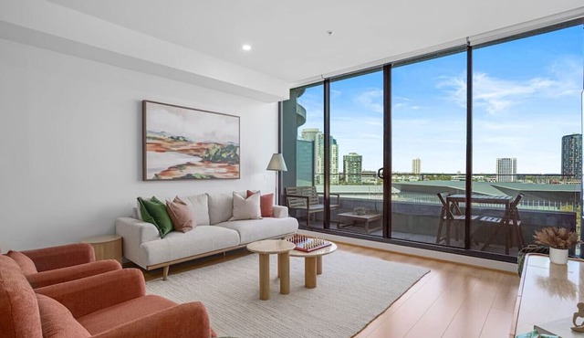 Waterfront in Docklands Walk to Crown & Marvel