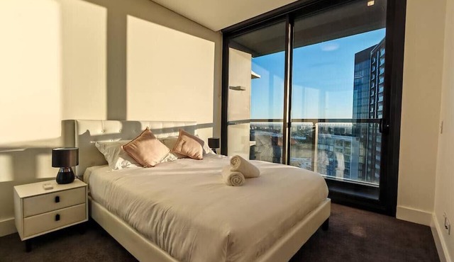 Executive Two-Bedroom Apartment in Olympic Park