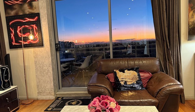 Sydney Penthouse 1King Bed Queen Bed Extra Queen available Service Guarantee
