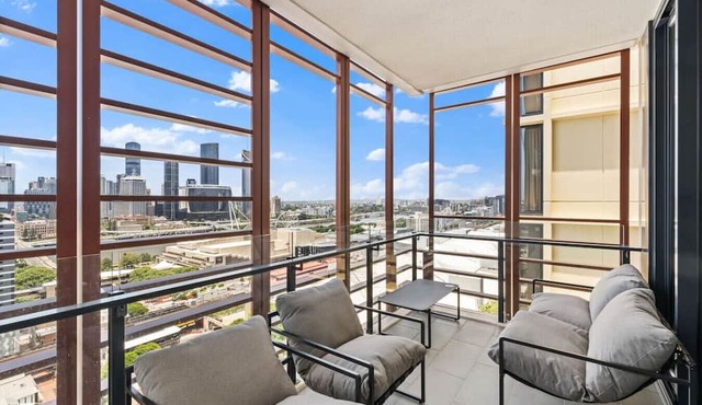 Unbeatable River & CBD Views Pool/2Car/Prime Spot