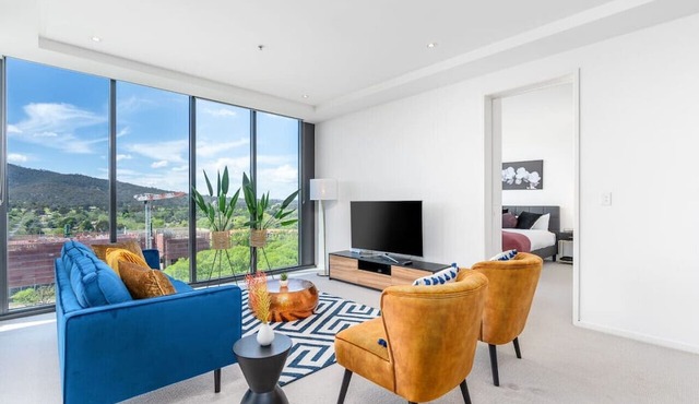 Fabulous 2BR/2BA Apartment in the Central District