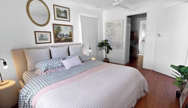 Charming 3 bedroom cottage style home on the Gold Coast - Pet friendly