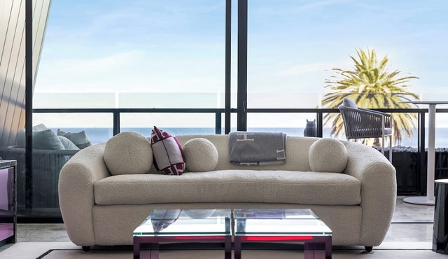 Luxury Villas The Parade Penthouse (Walk to beach)