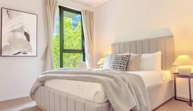 2BR Apt in Docklands WiFi City walk Water nearby