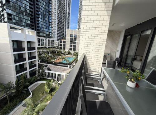 Spacious Pool Retreat with Gym Pool BBQ Rooftop