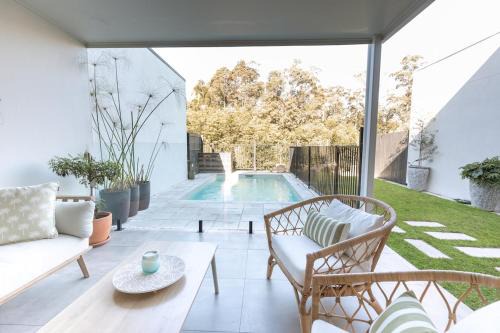 Contemporary Home with Pool 15mins to Beach 20mins to Australia Zoo