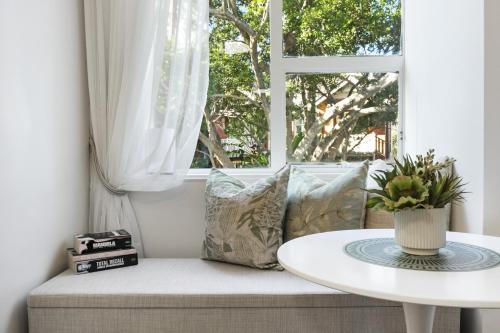 Stylish Studio with Rooftop Harbour Views