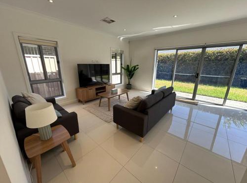 Comfort and Space 3BR, open living and outdoor areas
