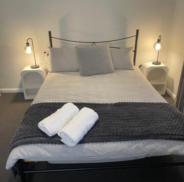 Easy Wagga Stopover, Spacious & Comfortable