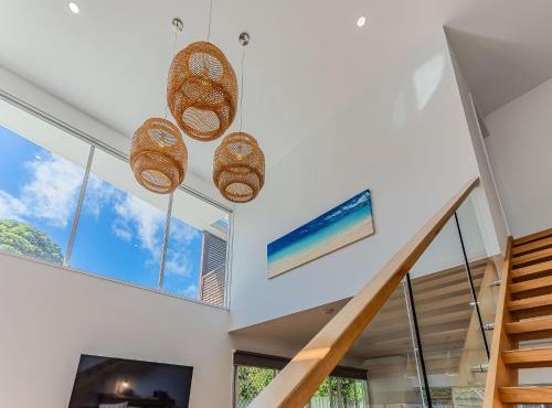 Byron Sunrise - 4 BR retreat with heated pool