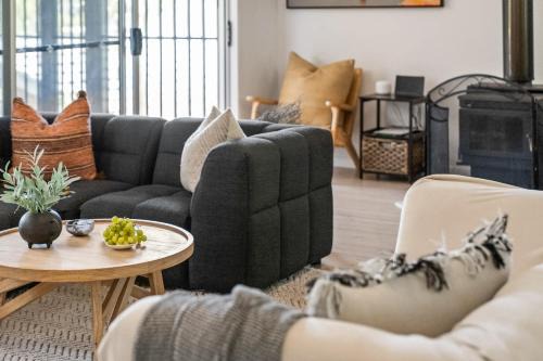 Mollymook Golden Sands - timeless 5 BR beach house